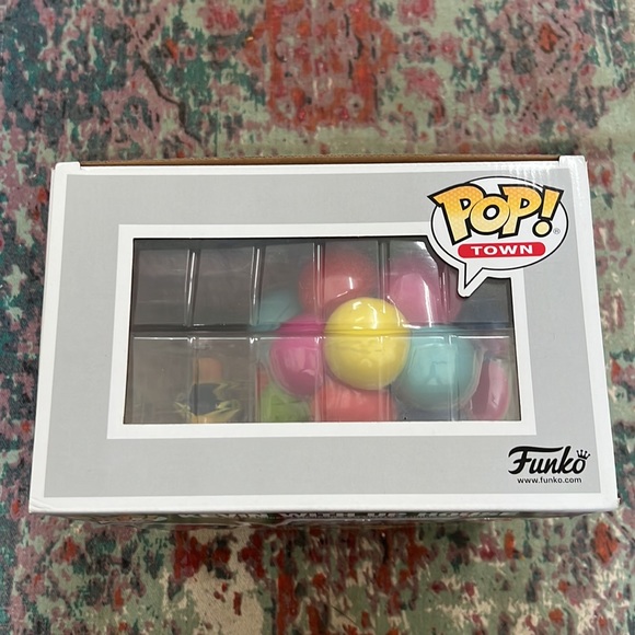 Kevin with Up House Funko Pop - Picture 5 of 9